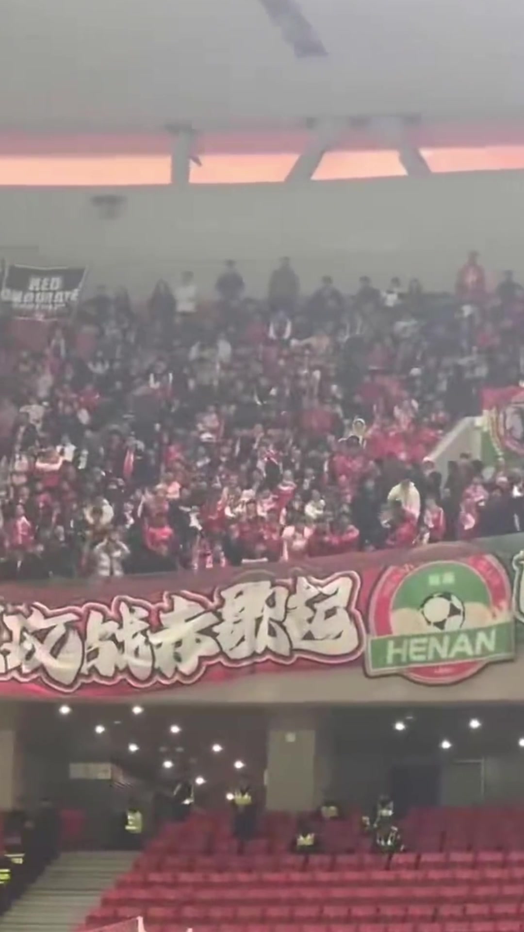 百家乐官网-历史恩怨！做客海港的河南球迷高喊：XX徐根宝