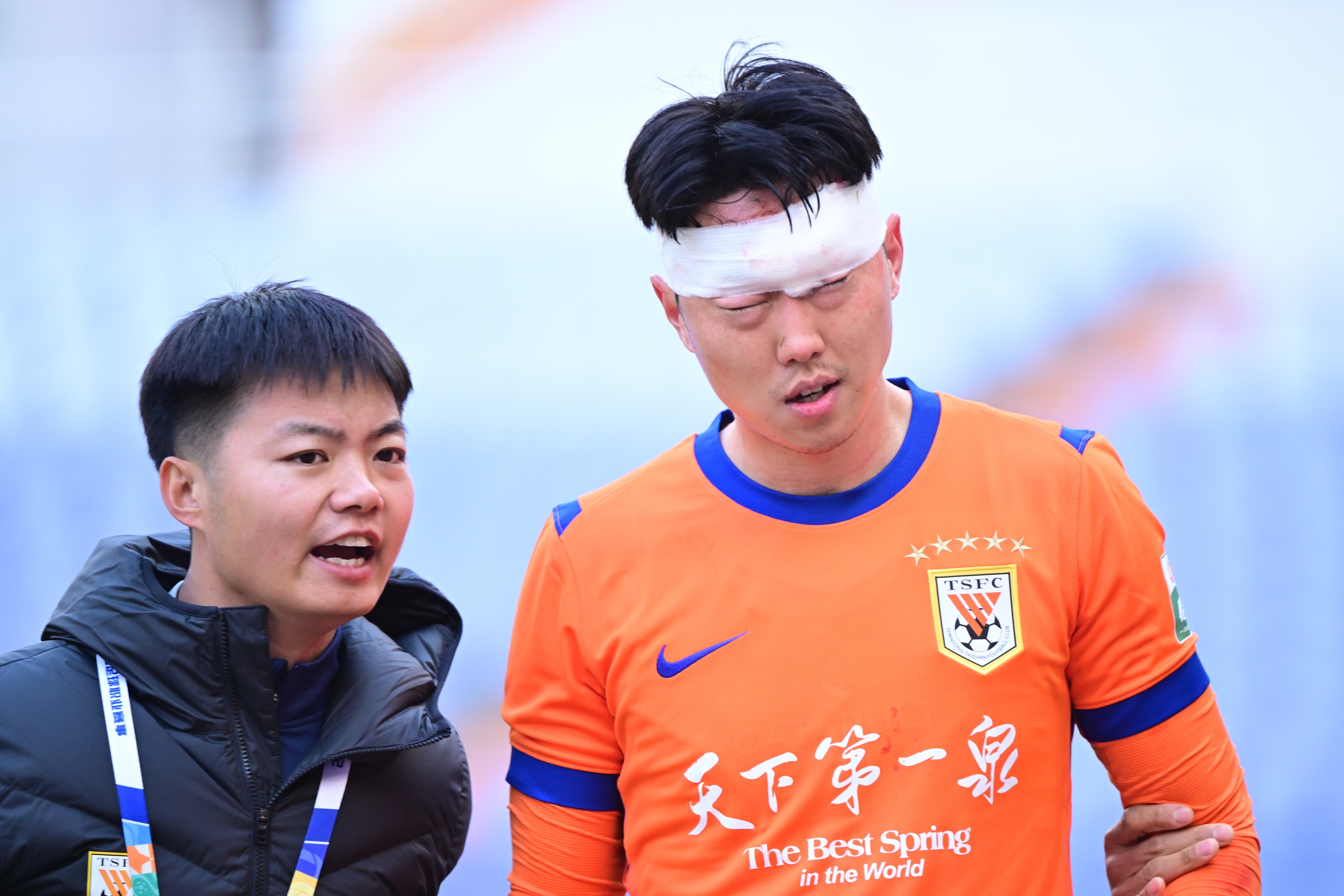 百家乐官网-山东解说：高准翼轻微脑震荡缝了30多针，现在应该问题不大了