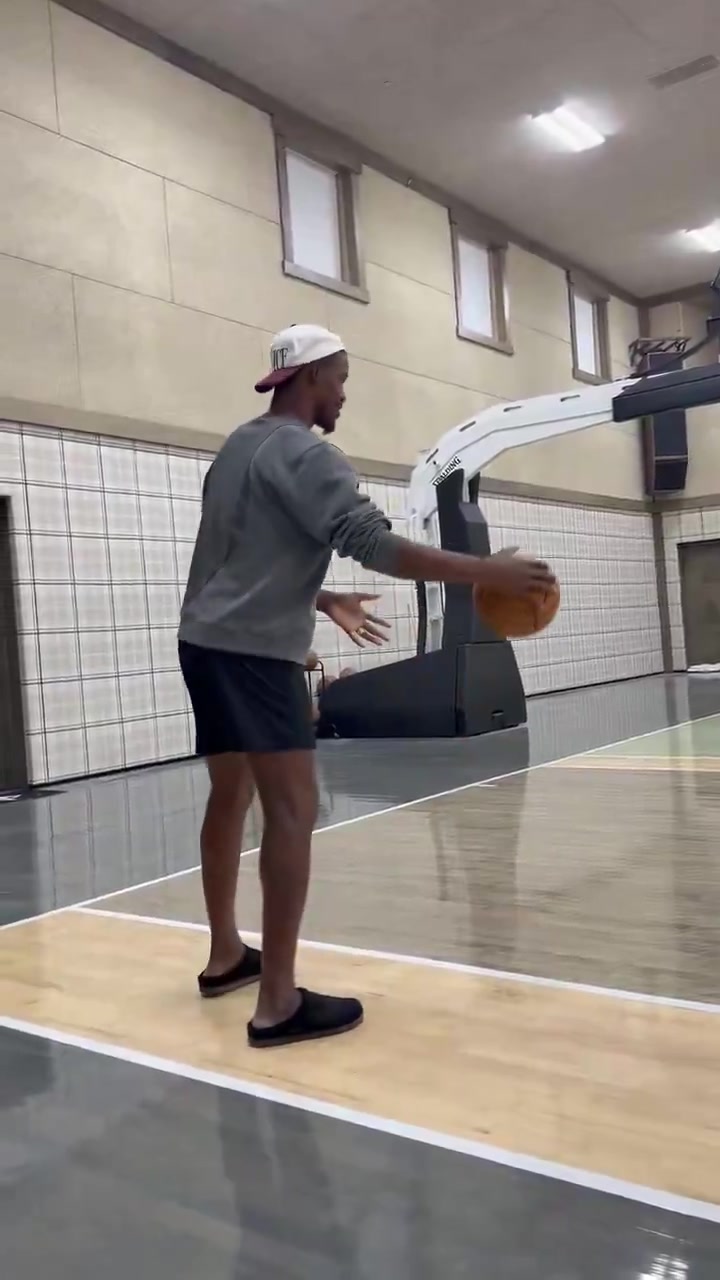 百家乐游戏-恢复得这么好啊！受伤不足三个月 巴特勒已经开始试射三分了